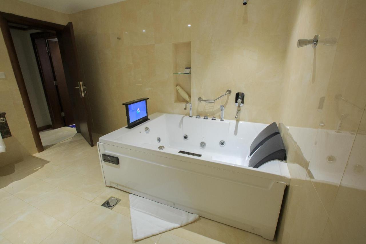 Swiss In Tabuk Hotel Kültér fotó