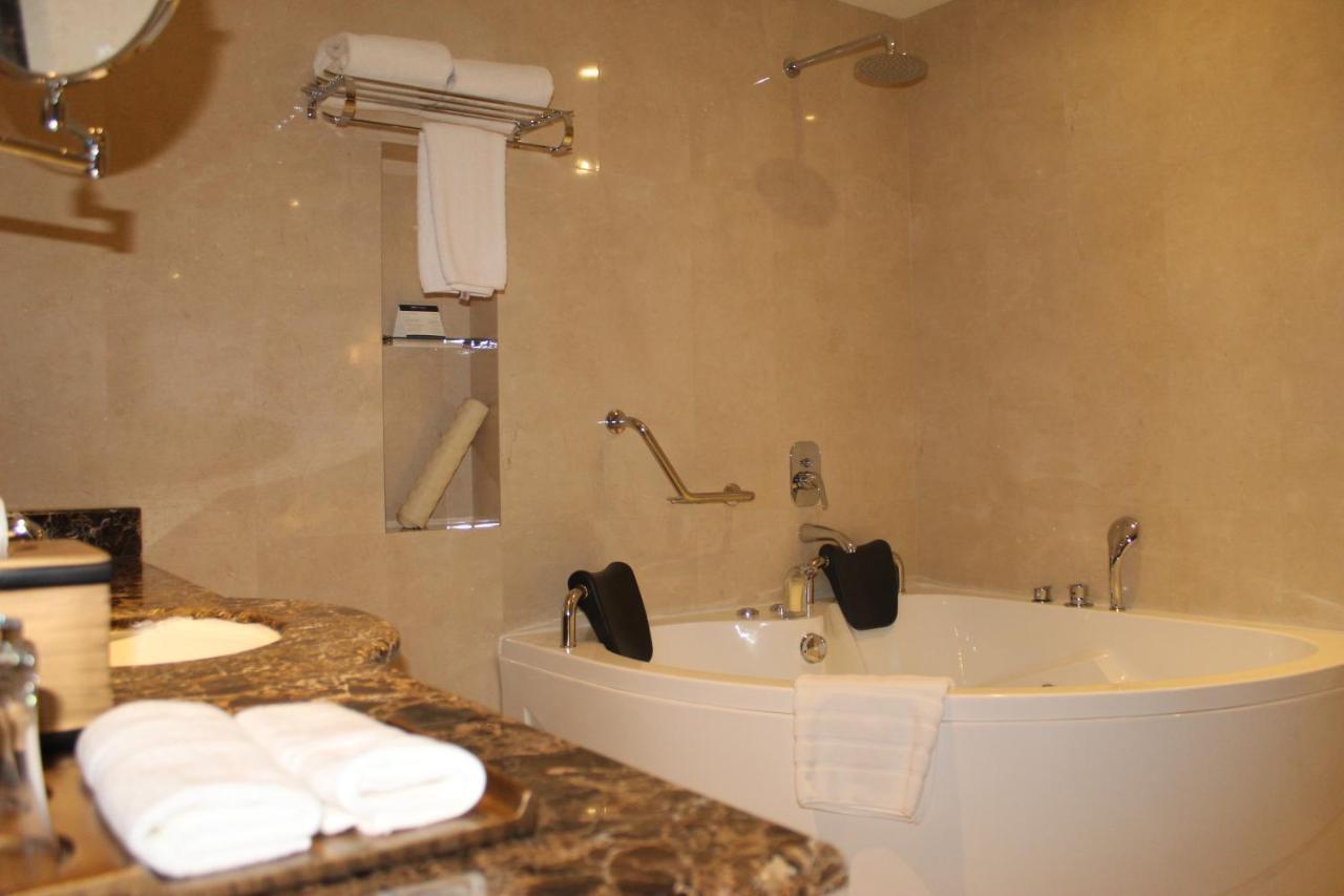 Swiss In Tabuk Hotel Kültér fotó